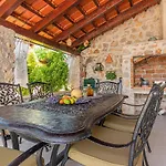 Three-bedroom In Casa de Férias Lozovac