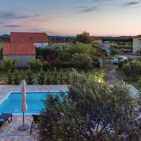 Three-bedroom In * Lozovac