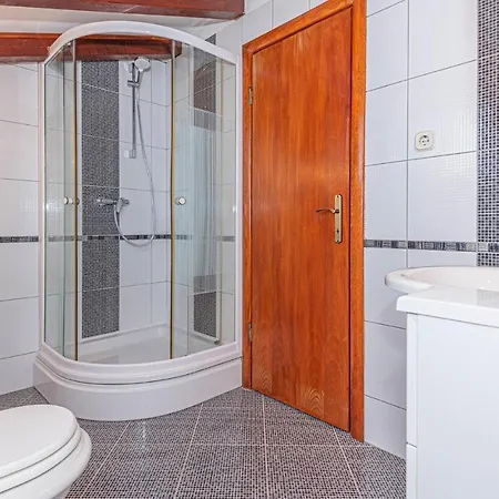 Three-bedroom In Feriehus