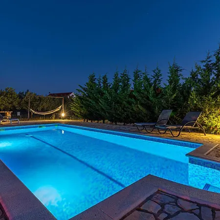 בית נופש Three-bedroom In *