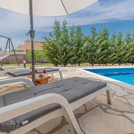 Three-bedroom In Feriehus *