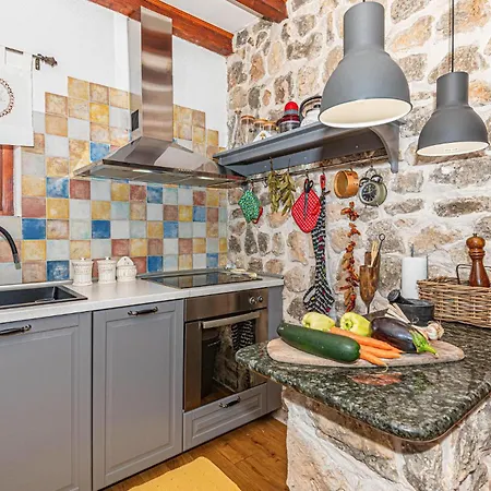 Three-bedroom In Feriehus Lozovac