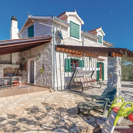 Three-bedroom In * Lozovac