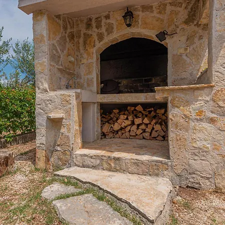 Three-bedroom In * Lozovac