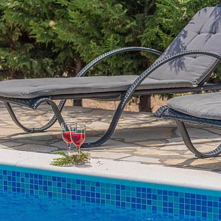 Three-bedroom In Feriehus