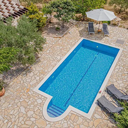 Three-bedroom In Feriehus *