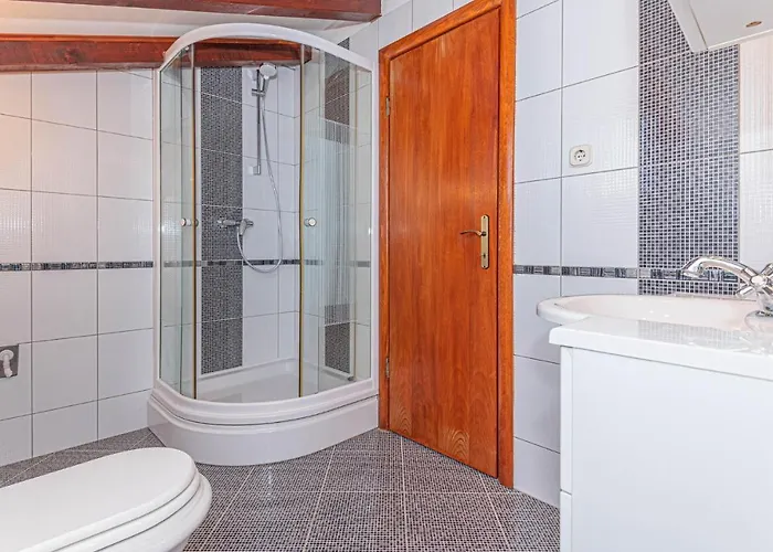 Three-bedroom In Vikendica