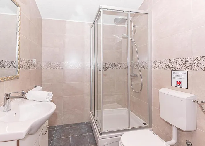 Vikendica Three-bedroom In