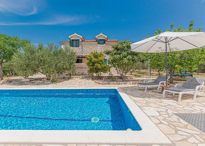 Vikendica Three-bedroom In