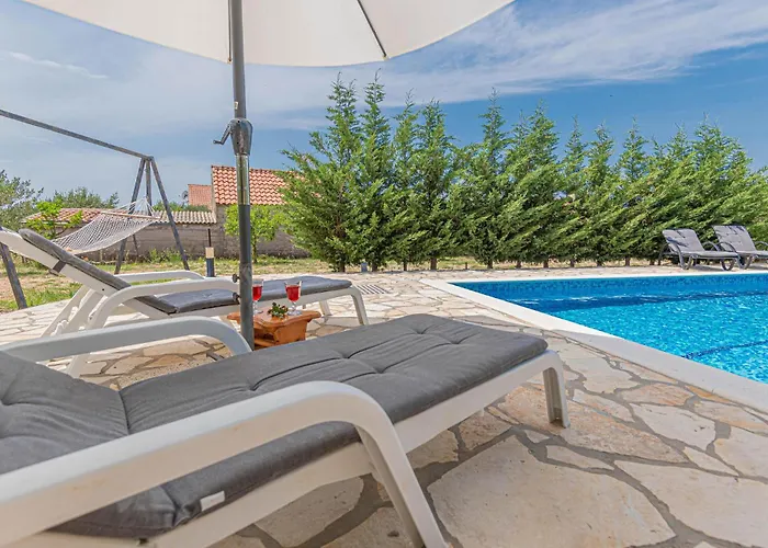 Three-bedroom In Vikendica *