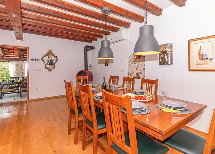 Vikendica Three-bedroom In *