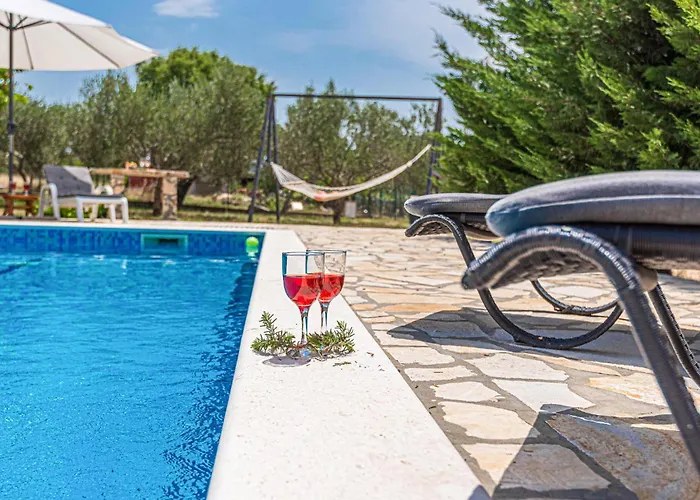 Three-bedroom In Vikendica