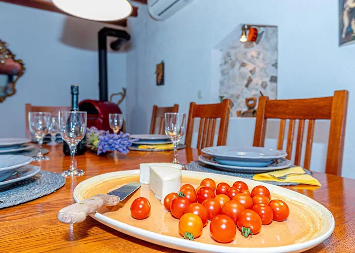 Three-bedroom In Vikendica *