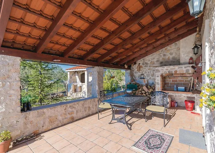 Three-bedroom In Lozovac