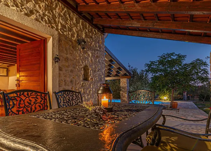 Three-bedroom In Vikendica