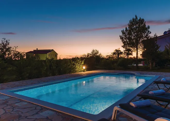 Vikendica Three-bedroom In